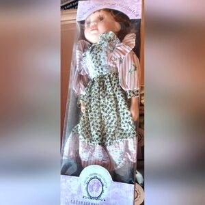 NEW BOXED COLLECTIBLE COUNTRY PORCELAIN DOLL